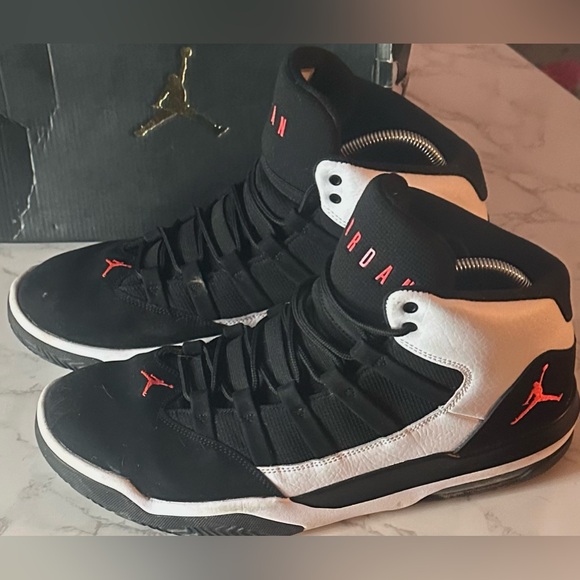 jordan max aura size 13